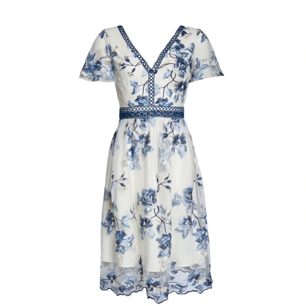 Chi Chi London Ashlee Embroidered Mesh Floral Dress 4 NWT - Picture 14 of 14
